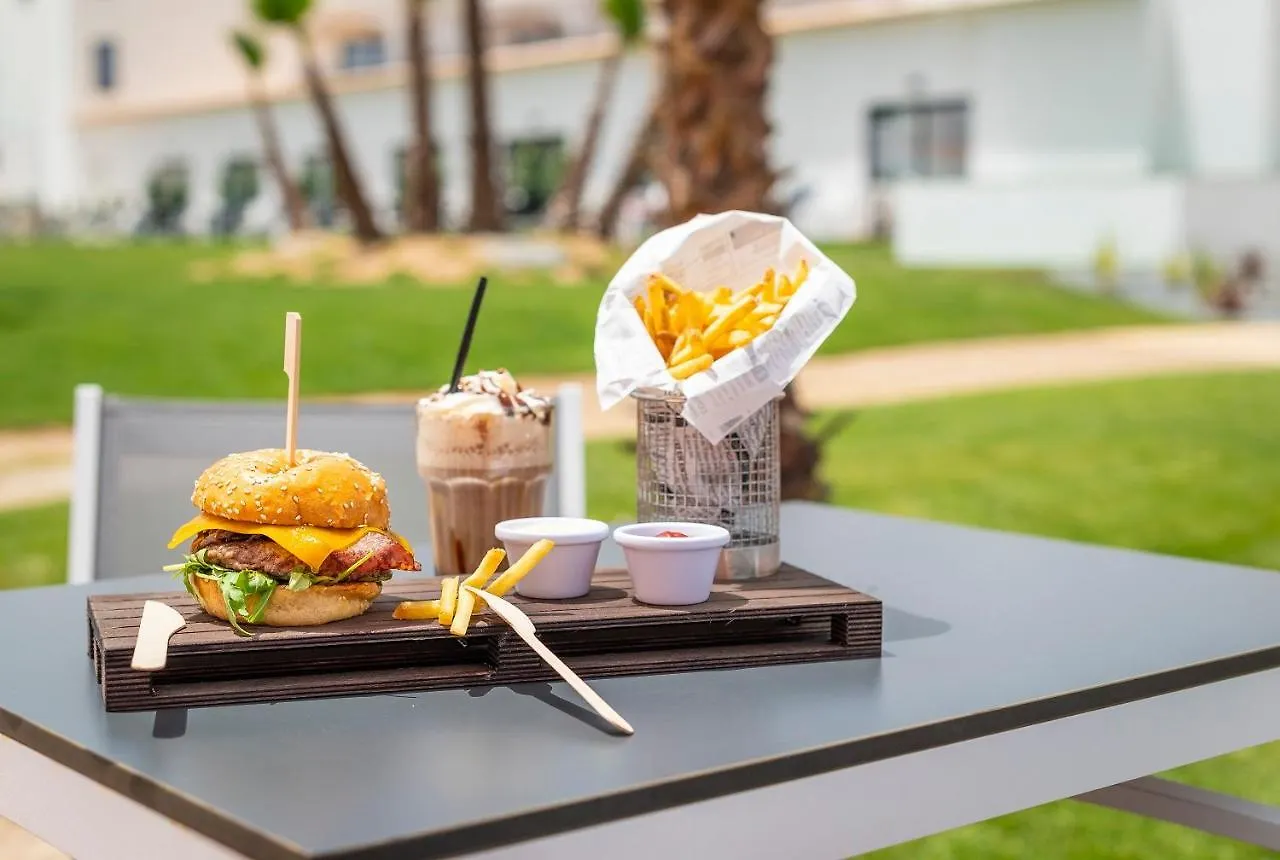 אלבופיירה Regency Salgados Hotel & Spa 4*,  פורטוגל